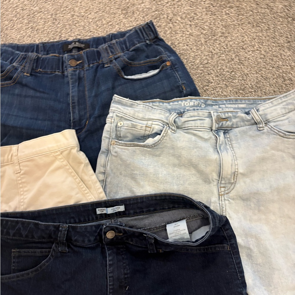 Stylish Women’s Shorts Collection - Black, Blue, Cream, Gray - Picture 3 of 8